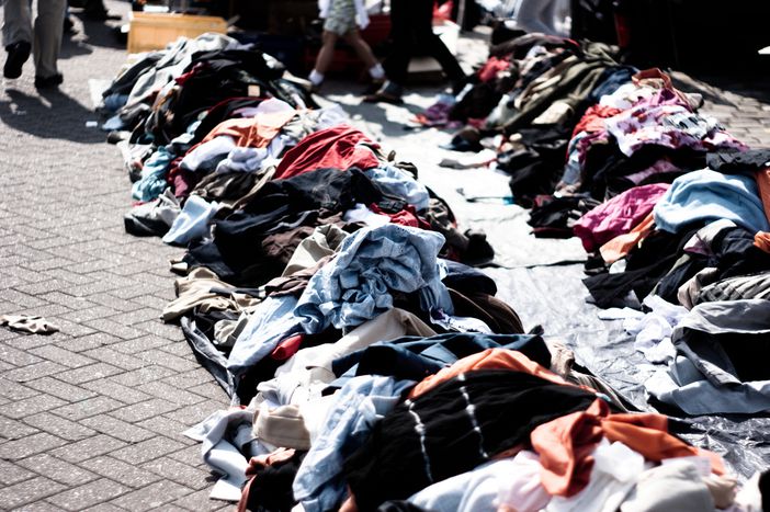 Image for Secondhand in Brüssel: Kleiderschrank für Krisenzeiten
