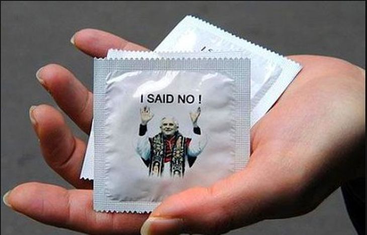 Image for El Papa Benedicto XVI se abre (un poco) al uso del condón