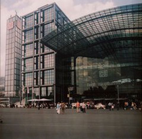 Image for Berlin, Europaplatz : côté taxi et côté parking

