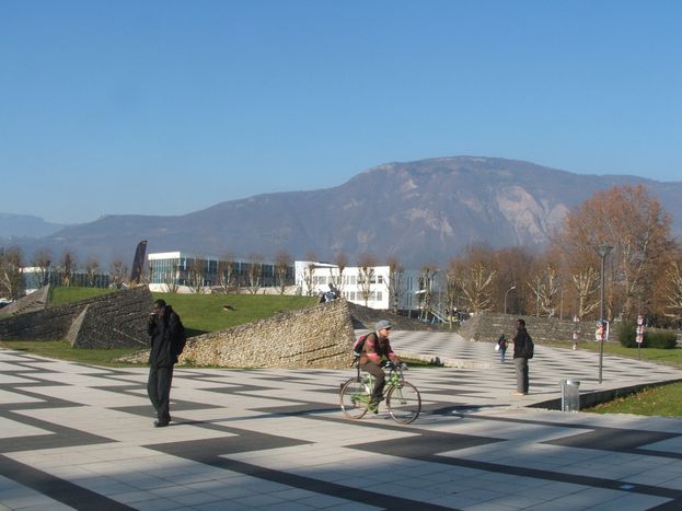 Image for Nuovo campus universitario: sostenibile a metà